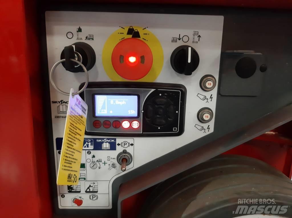 SkyJack SJ12 E Вертикальные мачтовые подъемники