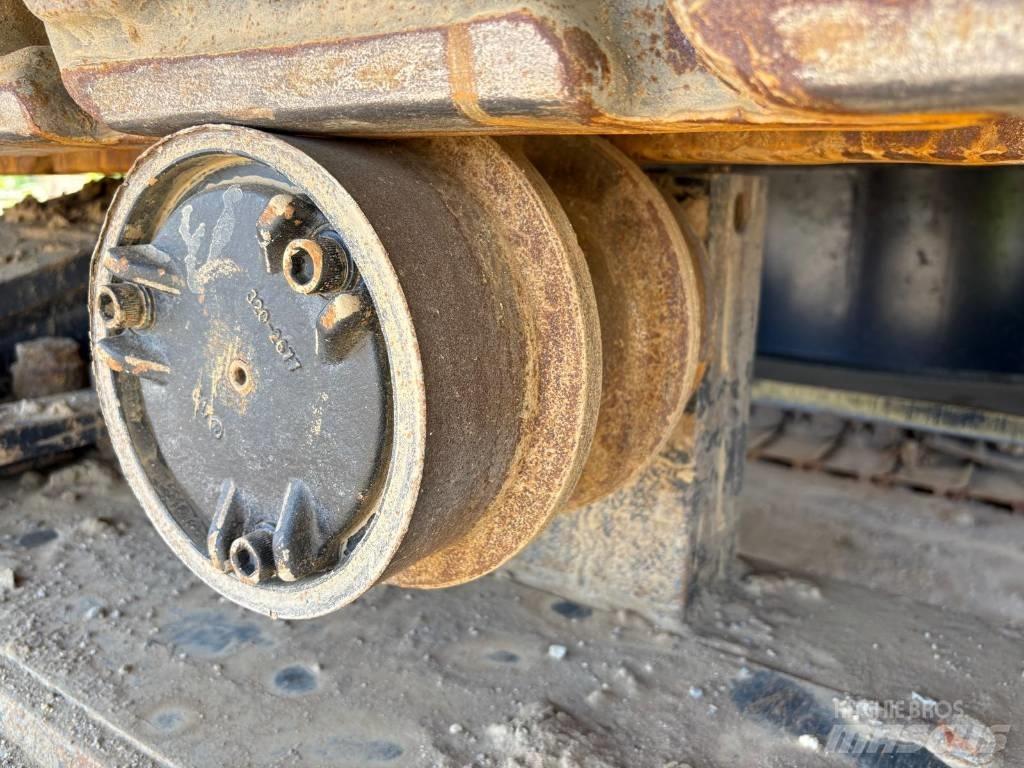 CAT 374 (On Transport) Гусеничные экскаваторы