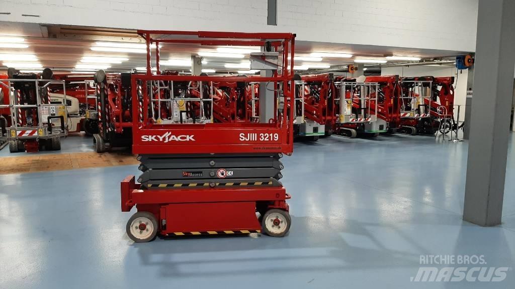 SkyJack SJIII 3219 Ножничные подъемники