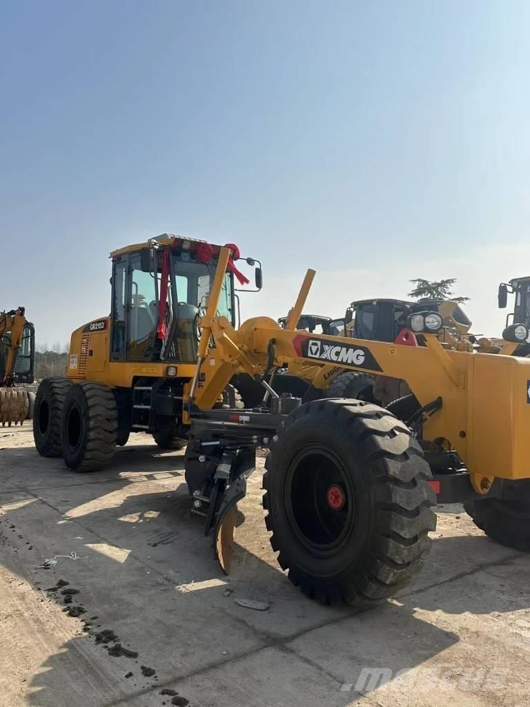 XCMG GR 2153 Грейдеры