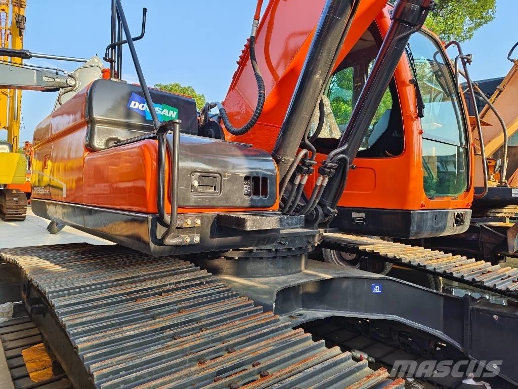 Doosan DX 225 LC Гусеничные экскаваторы