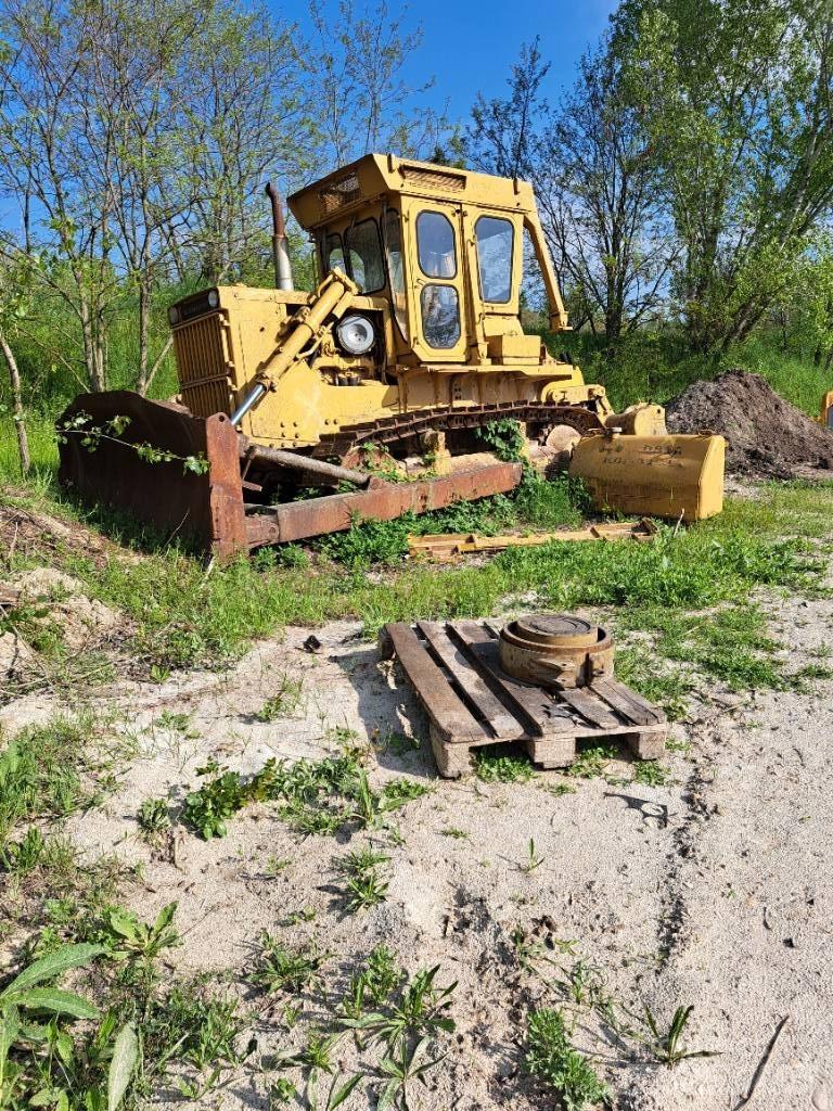 Komatsu D85A Гусеничные бульдозеры