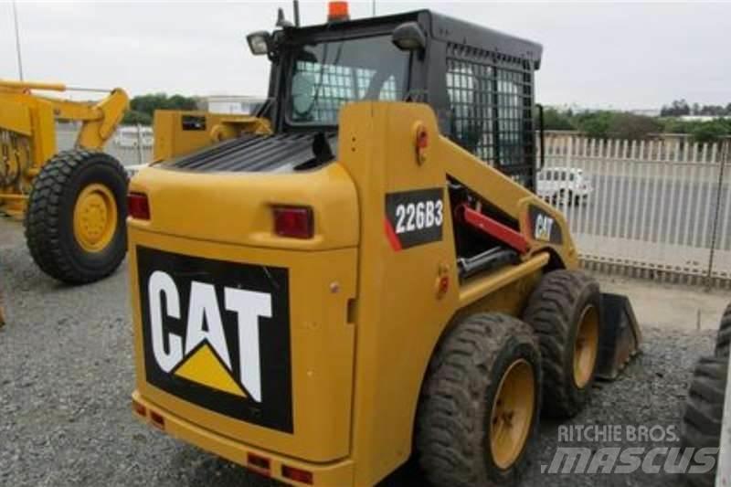 CAT 226B3 Специальные грузовики