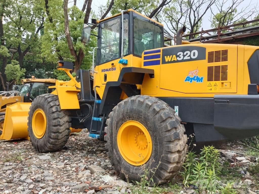Komatsu WA 320 Фронтальные погрузчики