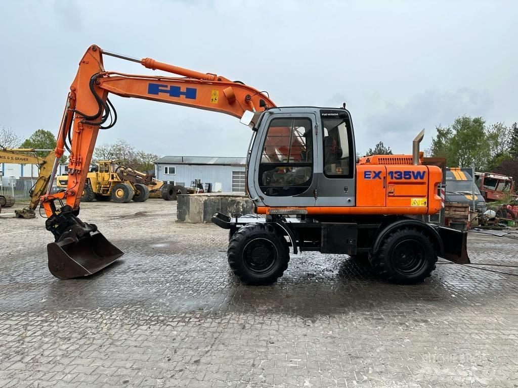 Hitachi EX135W Колёсные экскаваторы