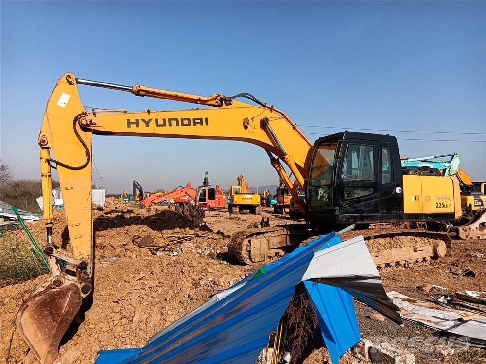 Hyundai R225LC-7 Гусеничные экскаваторы