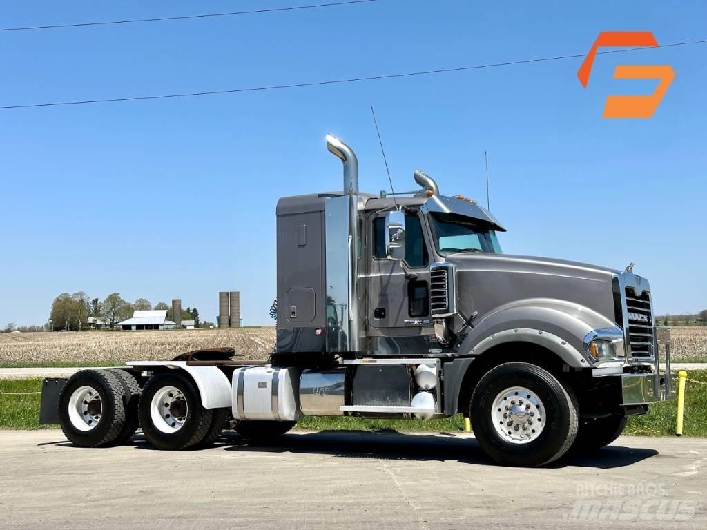 Mack Titan TD 713 Шасси с кабиной
