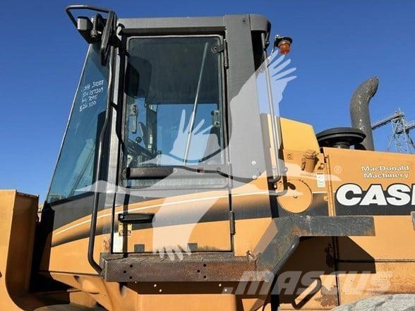 CASE 821C Фронтальные погрузчики