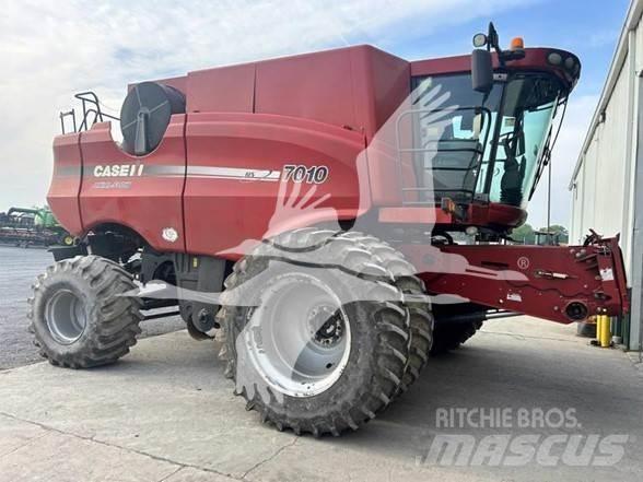 Case IH 7010 Зерноуборочные комбайны