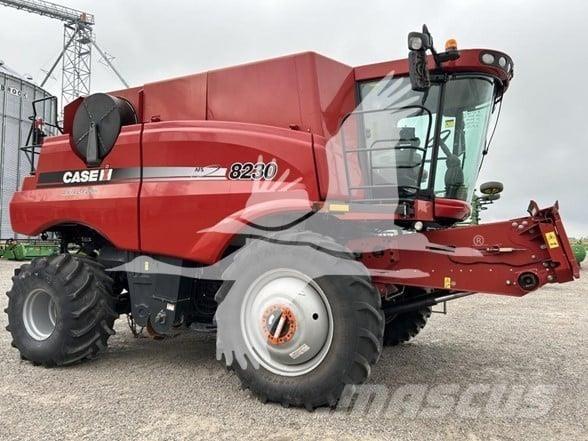 Case IH 8230 Зерноуборочные комбайны