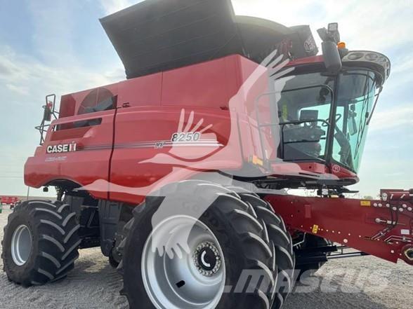 Case IH 8250 Зерноуборочные комбайны