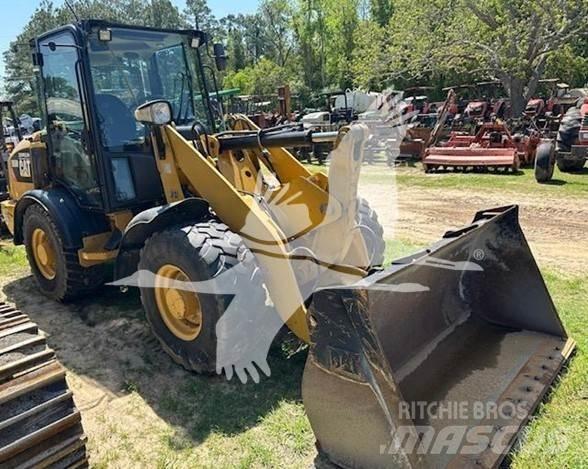CAT 906M Фронтальные погрузчики