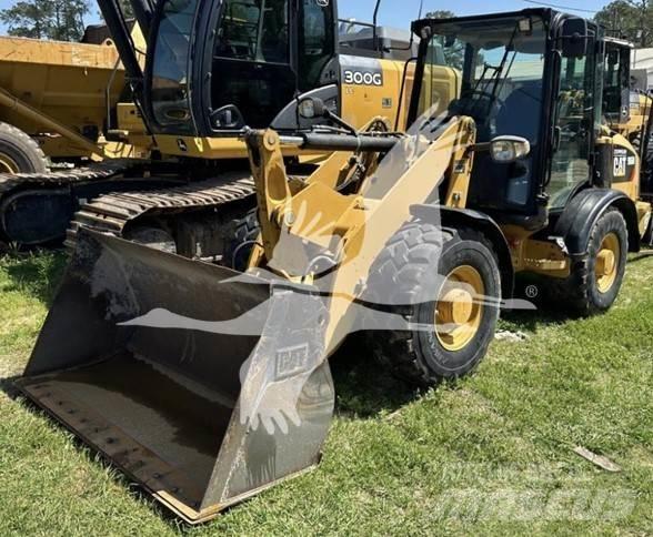 CAT 906M Фронтальные погрузчики