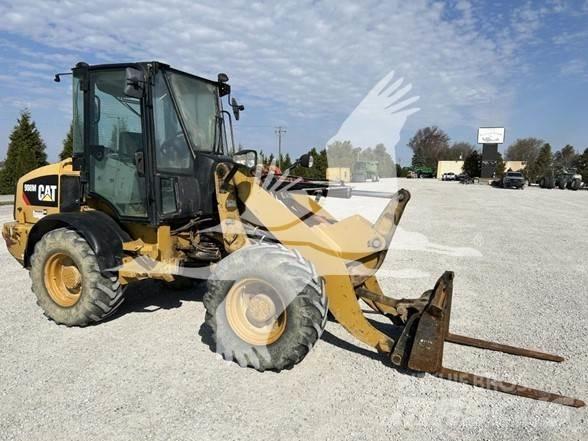 CAT 908M Фронтальные погрузчики