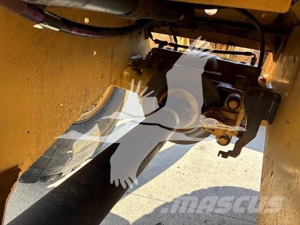 CAT 920 Фронтальные погрузчики