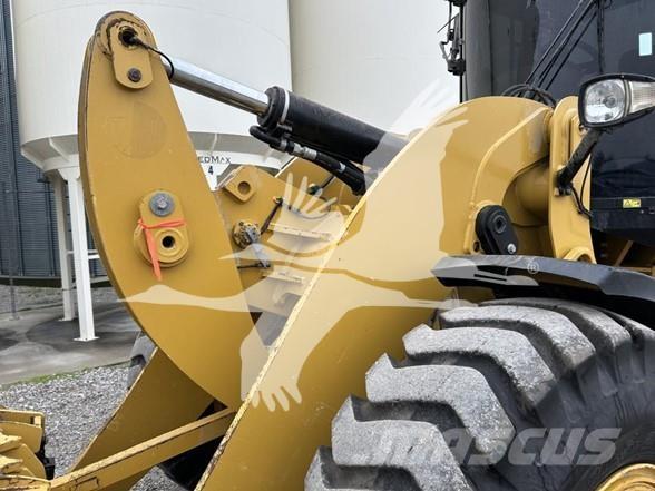 CAT 930M Фронтальные погрузчики