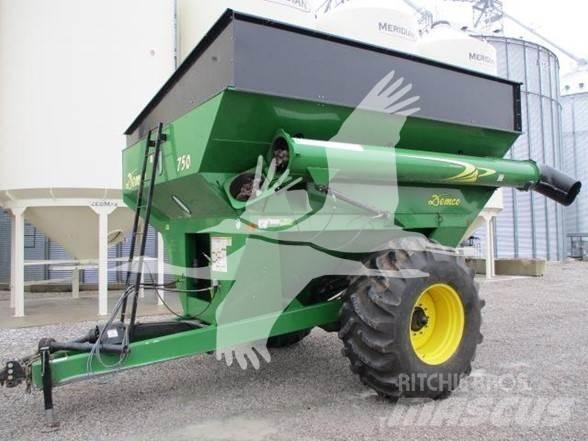 Demco 750 Прицепы перегрузчики зерна