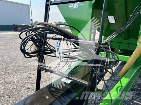 J&M 1326-22S Прицепы перегрузчики зерна