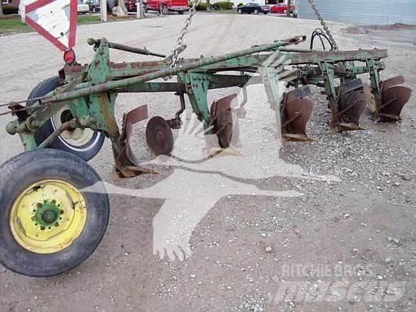 John Deere 514 Оборотные плуги