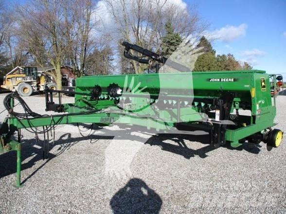 John Deere 750 Сеялки