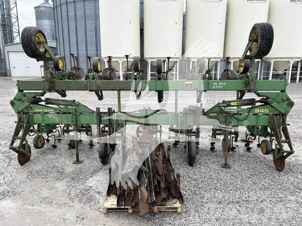 John Deere 845 Гребнеобразователи