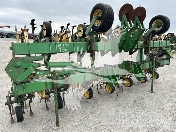 John Deere 845 Гребнеобразователи