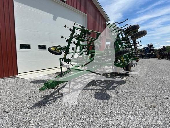 John Deere 980 Культиваторы сплошные