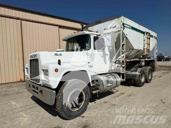 Mack R686ST Строительная техника - Другие