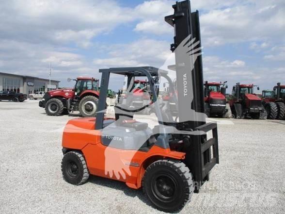 Toyota 7FDU45 Дизельные погрузчики