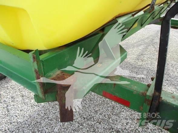 YETTER 1600 Разбрасыватели минеральных удобрений