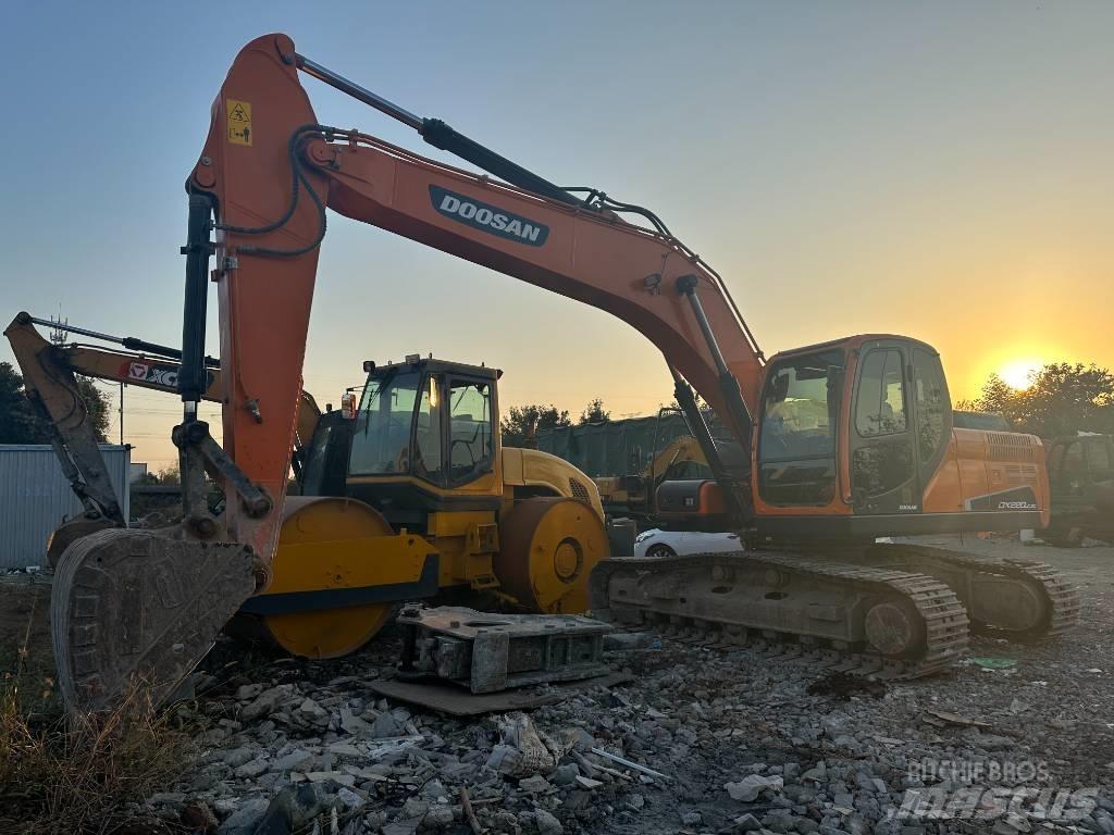 Doosan DX220LC-9 Гусеничные экскаваторы