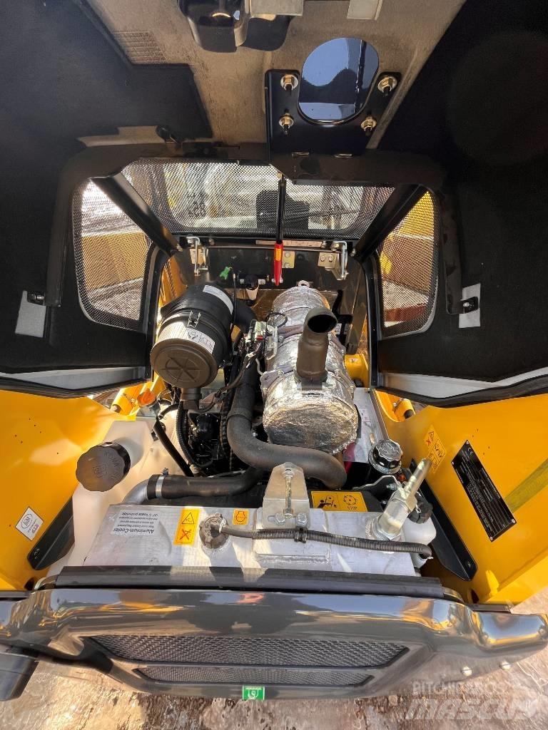 Komatsu SK815-8 Мини-погрузчики