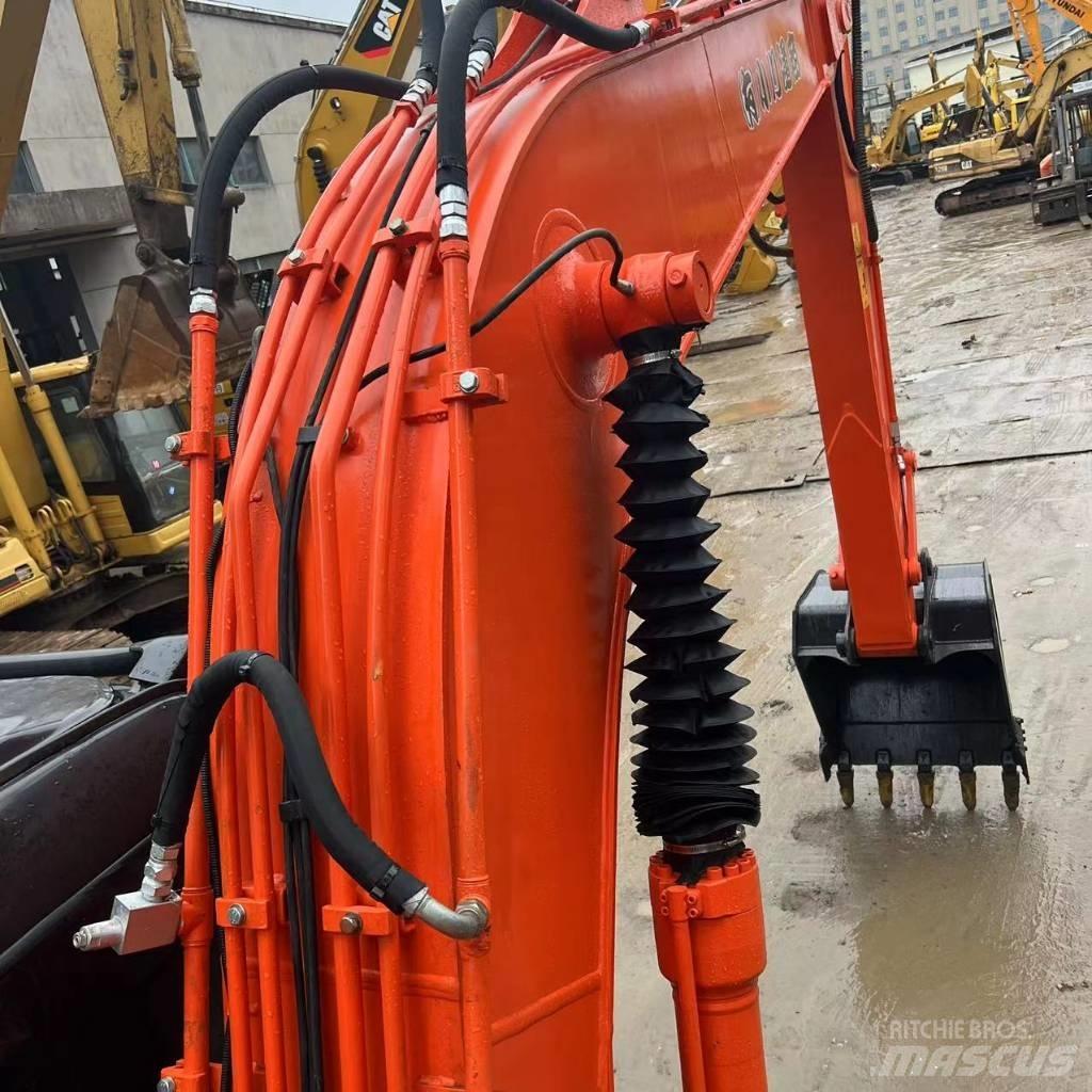 Hitachi ZX 120 Гусеничные экскаваторы