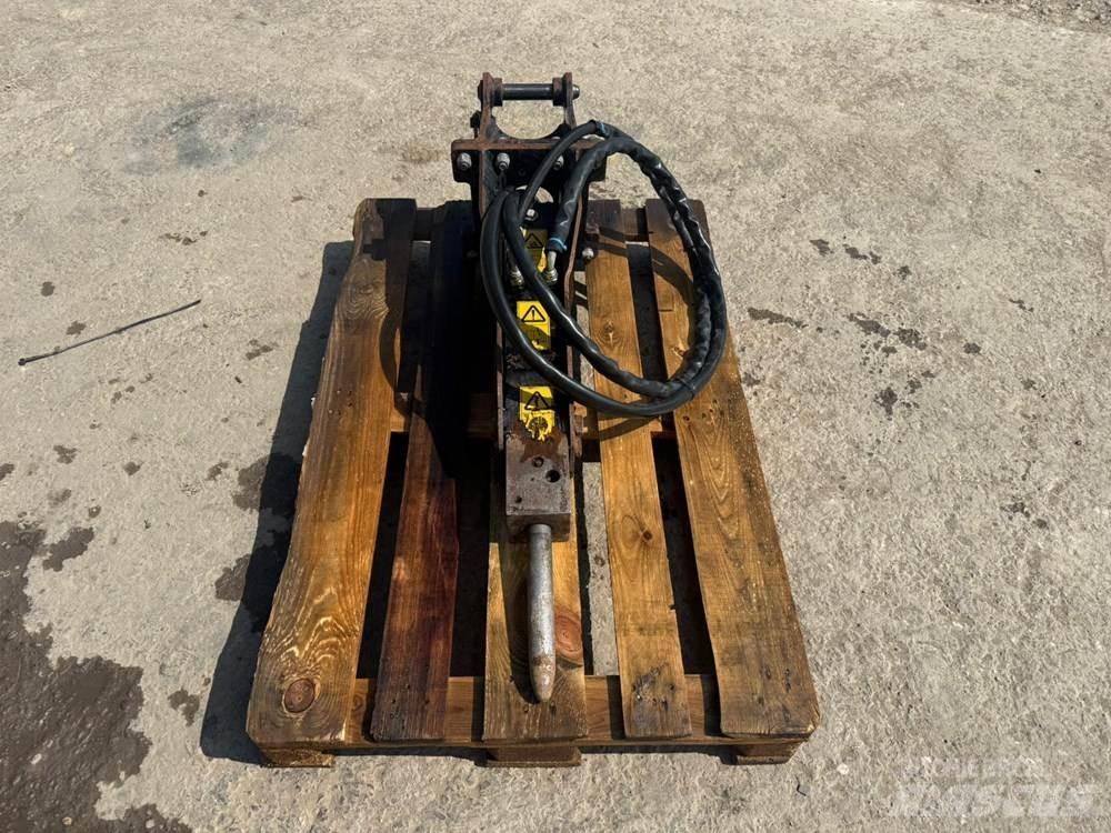 JCB HM012T BREAKER Навесное оборудование и запчасти