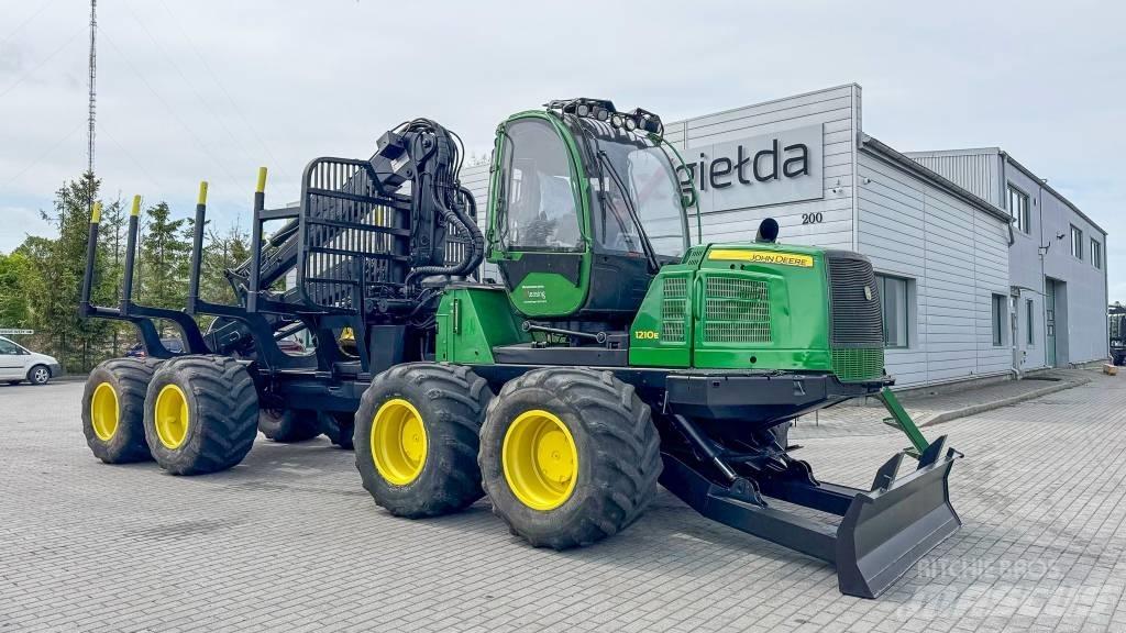 John Deere 1210E Форвардеры