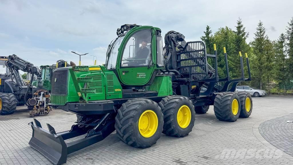 John Deere 1210E Форвардеры