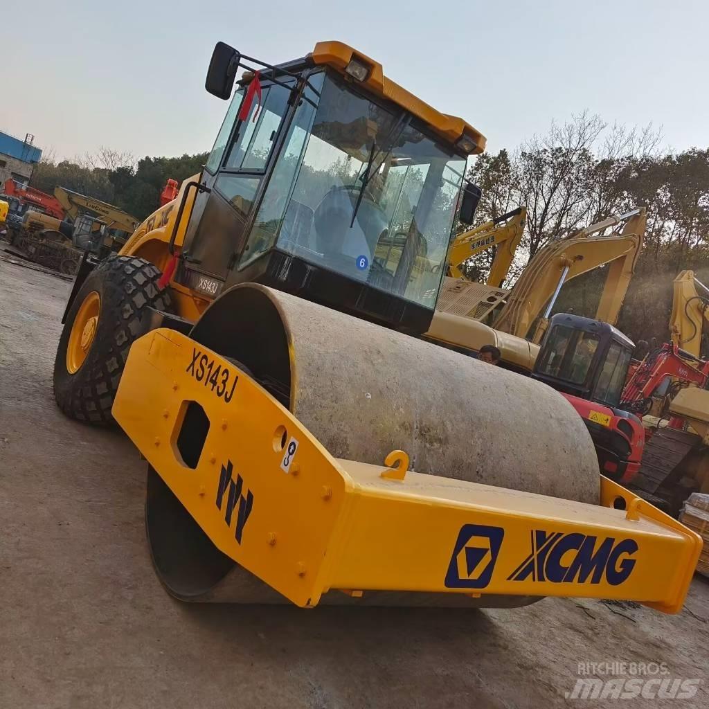 XCMG XS143J Грунтовые катки