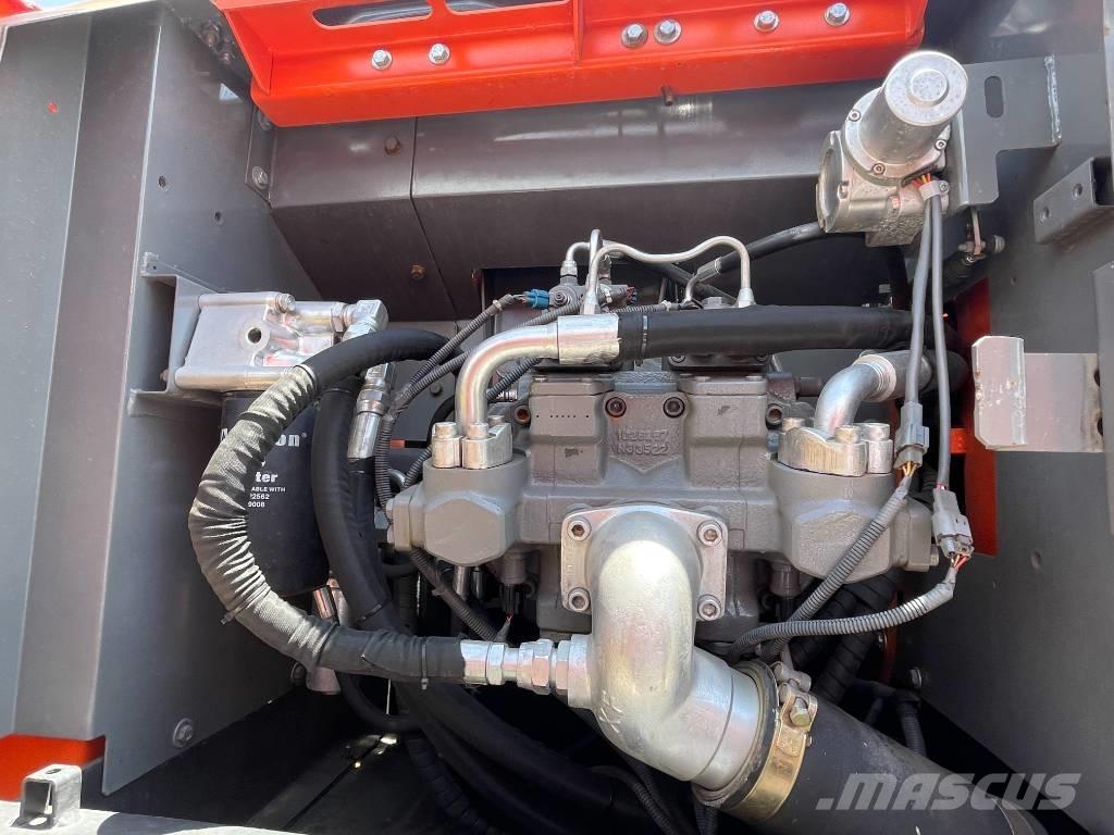 Hitachi ZX 200 Гусеничные экскаваторы