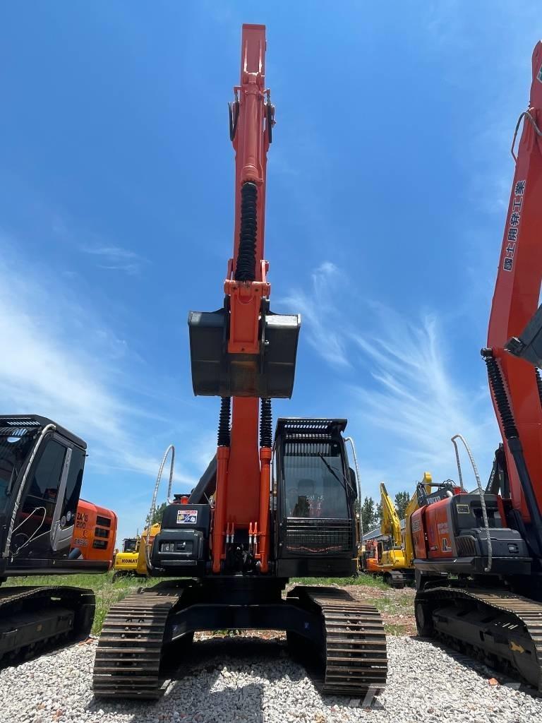 Hitachi ZX 200 Гусеничные экскаваторы