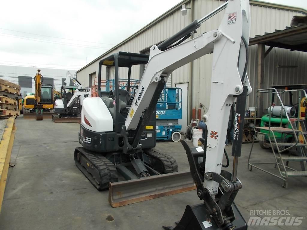 Bobcat E32i Мини-экскаваторы