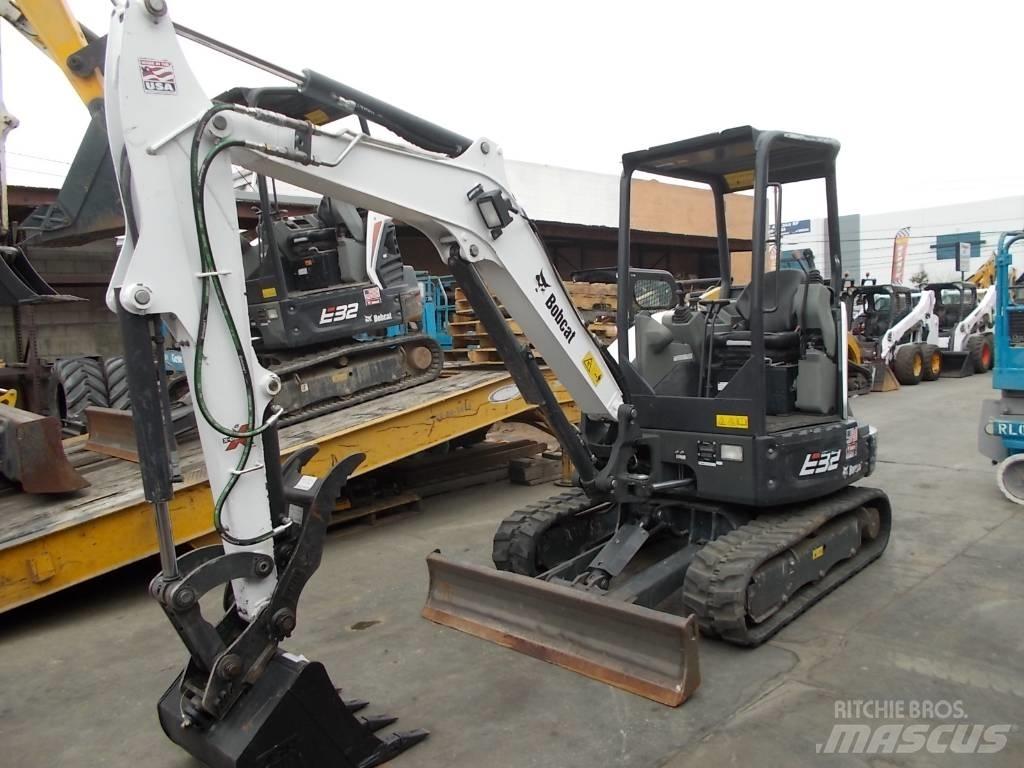 Bobcat E32i Мини-экскаваторы