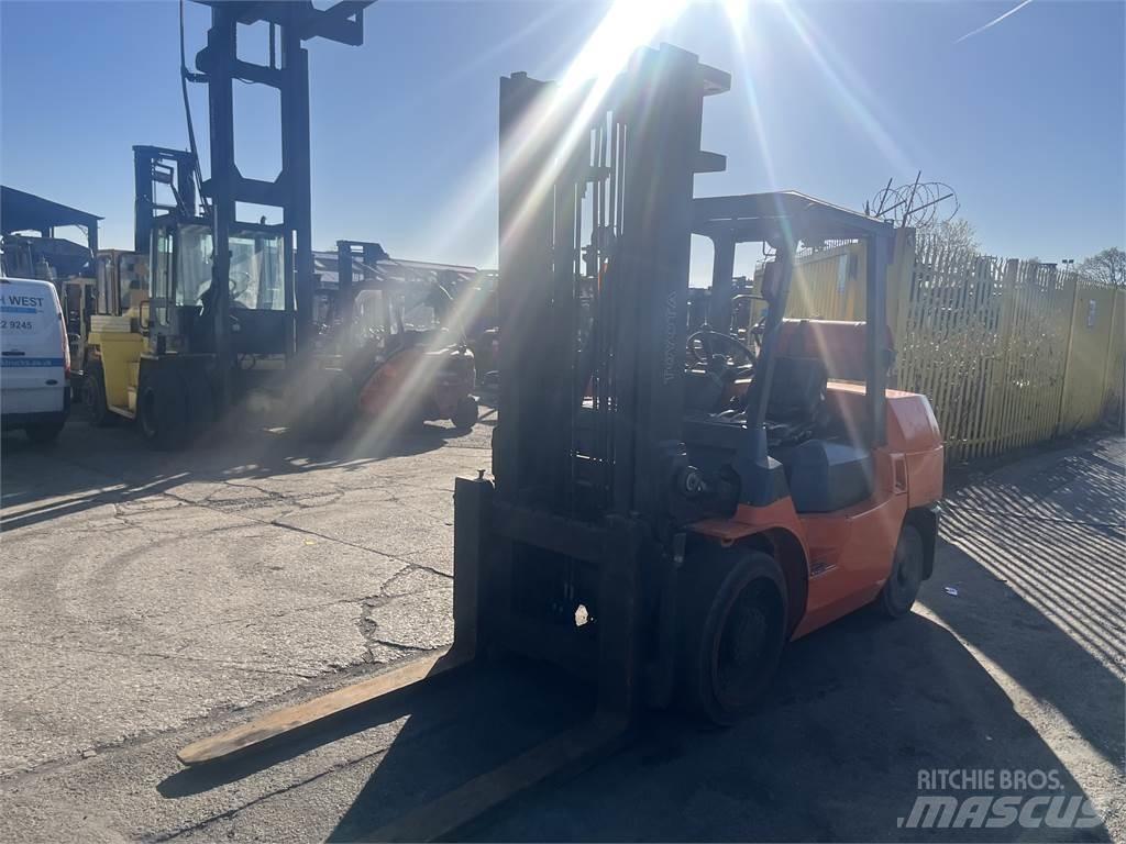 Toyota 7FGCU55 Газовые погрузчики