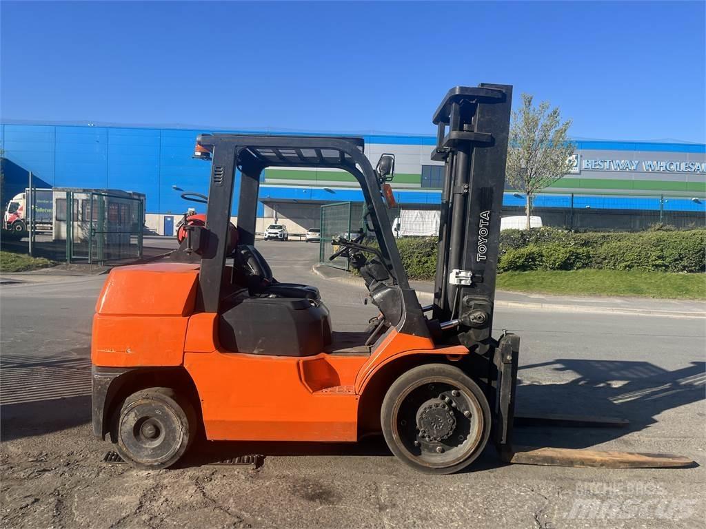 Toyota 7FGCU55 Газовые погрузчики