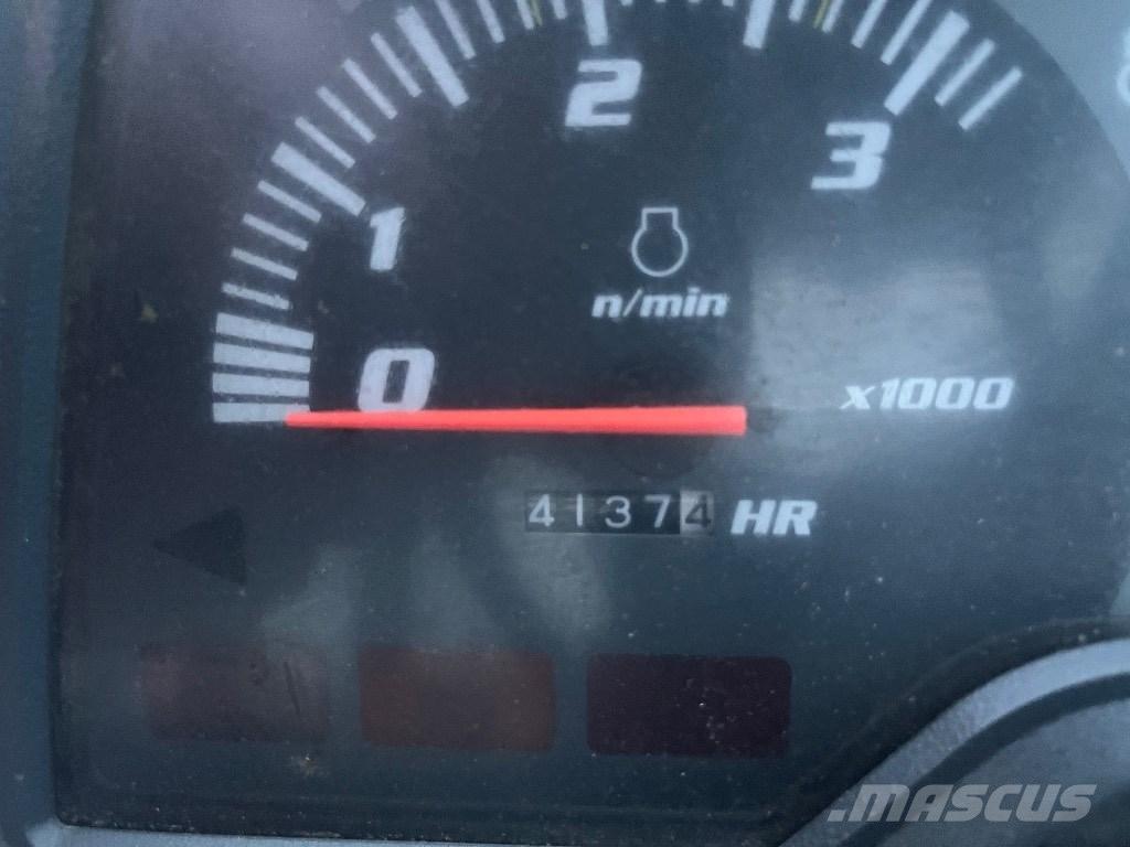 Kubota STV 36 Коммунальные тракторы