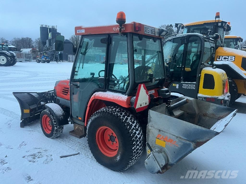 Kubota STV 36 Коммунальные тракторы