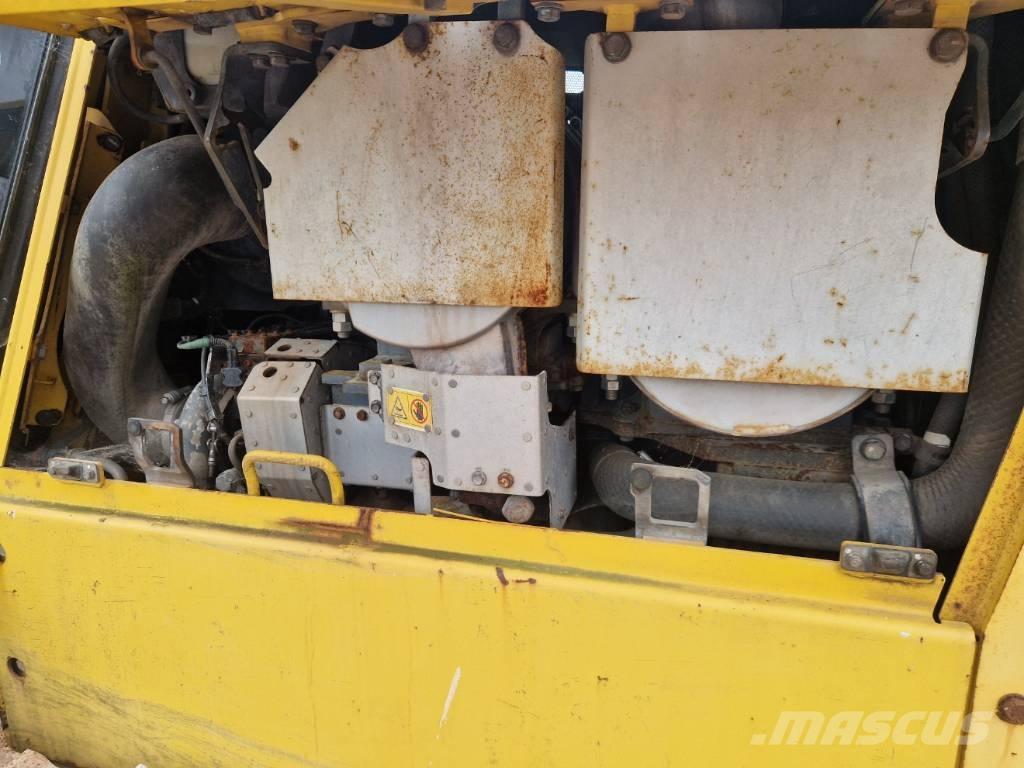 Komatsu D 65 PX-18 Гусеничные бульдозеры