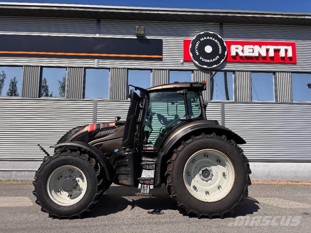 Valtra T 215 Versu Трактора