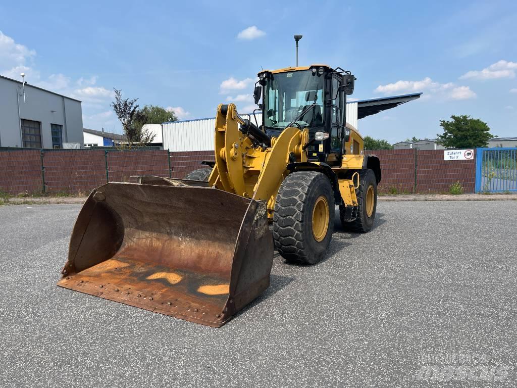 CAT 930M Фронтальные погрузчики