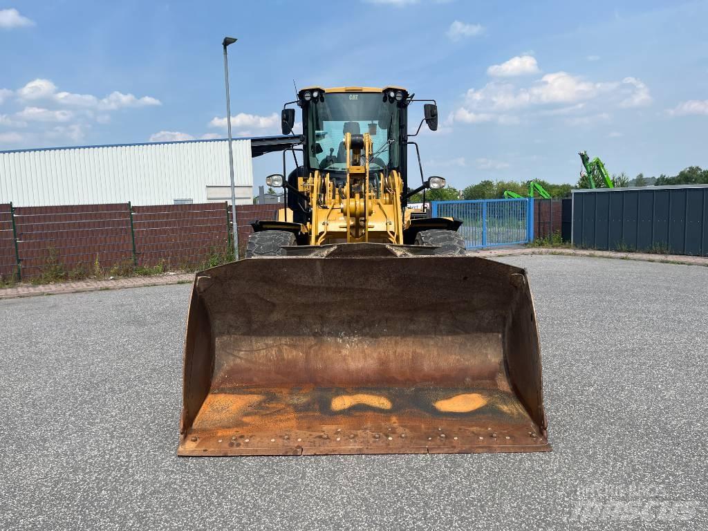CAT 930M Фронтальные погрузчики