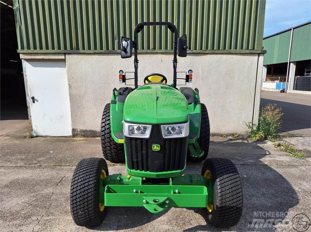 John Deere 4052M Коммунальные тракторы